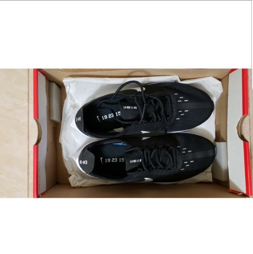 Nike womens shoes sz 7 sneakers black white new - Picture 6 of 7